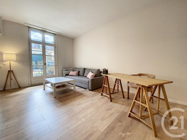 Afficher la photo en grand Appartement T2 à louer - 2 pièces - 44.76 m2 - LILLE - 59 - NORD-PAS-DE-CALAIS - Century 21 Vieux-Lille