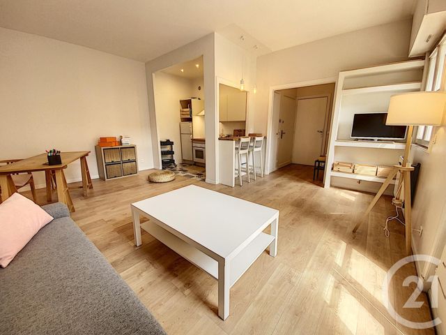 Afficher la photo en grand Appartement T2 à louer - 2 pièces - 44.76 m2 - LILLE - 59 - NORD-PAS-DE-CALAIS - Century 21 Vieux-Lille