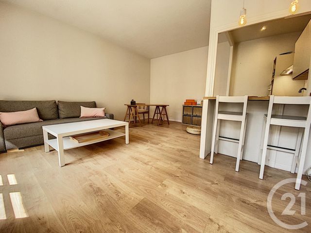 Afficher la photo en grand Appartement T2 à louer - 2 pièces - 44.76 m2 - LILLE - 59 - NORD-PAS-DE-CALAIS - Century 21 Vieux-Lille