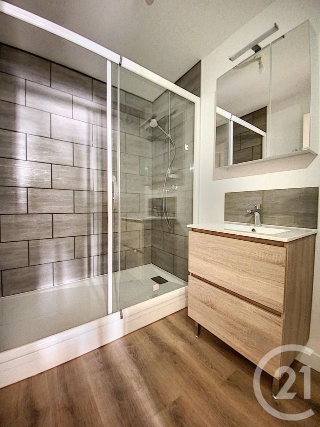 Appartement T3 à vendre - 3 pièces - 59.69 m2 - LILLE - 59 - NORD-PAS-DE-CALAIS - Century 21 Vieux-Lille Appartement T3 à vendre - 3 pièces - 59.69 m2 - LILLE - 59 - NORD-PAS-DE-CALAIS - Century 21 Vieux-Lille