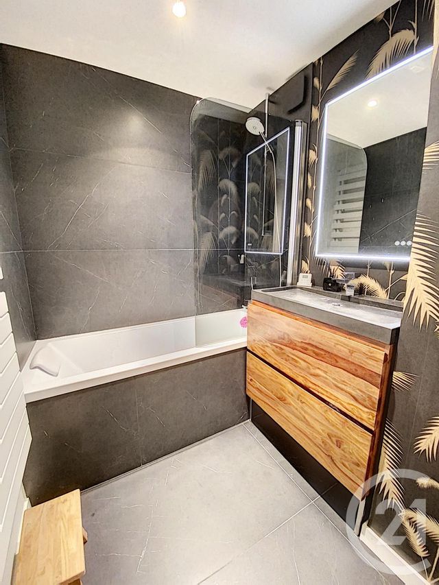 Afficher la photo en grand Appartement F3 à vendre - 3 pièces - 73.07 m2 - LILLE - 59 - NORD-PAS-DE-CALAIS - Century 21 Vieux-Lille