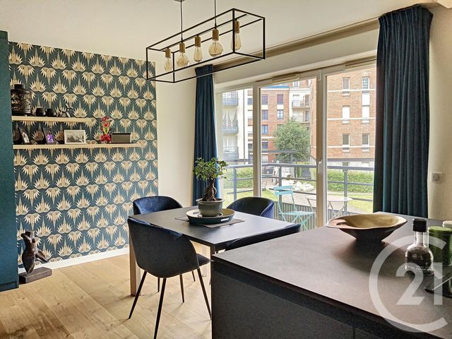 Afficher la photo en grand Appartement F3 à vendre - 3 pièces - 73.07 m2 - LILLE - 59 - NORD-PAS-DE-CALAIS - Century 21 Vieux-Lille