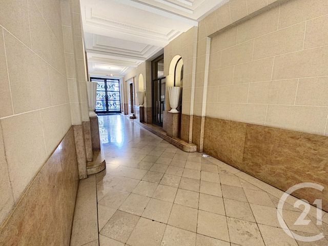 Afficher la photo en grand Appartement F2 à vendre - 2 pièces - 32.7 m2 - LILLE - 59 - NORD-PAS-DE-CALAIS - Century 21 Vieux-Lille