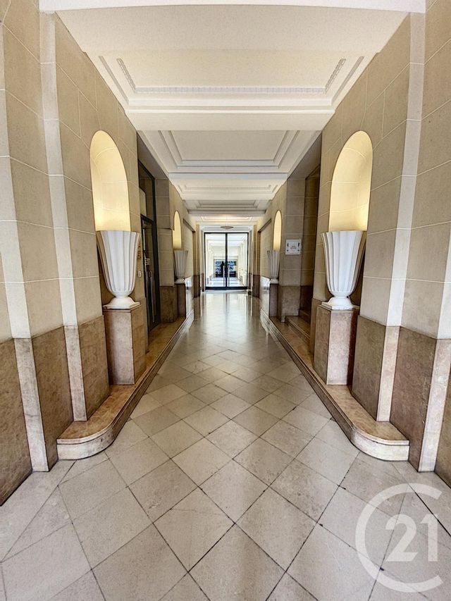 Afficher la photo en grand Appartement F2 à vendre - 2 pièces - 32.7 m2 - LILLE - 59 - NORD-PAS-DE-CALAIS - Century 21 Vieux-Lille