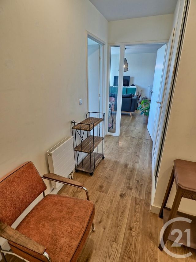Afficher la photo en grand Appartement F3 à louer - 3 pièces - 61.9 m2 - LILLE - 59 - NORD-PAS-DE-CALAIS - Century 21 Vieux-Lille