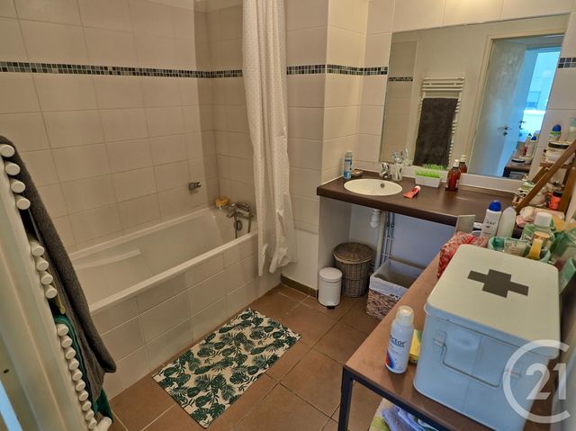 Afficher la photo en grand Appartement F3 à louer - 3 pièces - 61.9 m2 - LILLE - 59 - NORD-PAS-DE-CALAIS - Century 21 Vieux-Lille