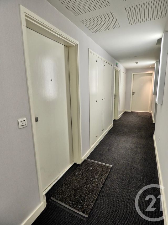 Afficher la photo en grand Appartement F3 à louer - 3 pièces - 61.9 m2 - LILLE - 59 - NORD-PAS-DE-CALAIS - Century 21 Vieux-Lille