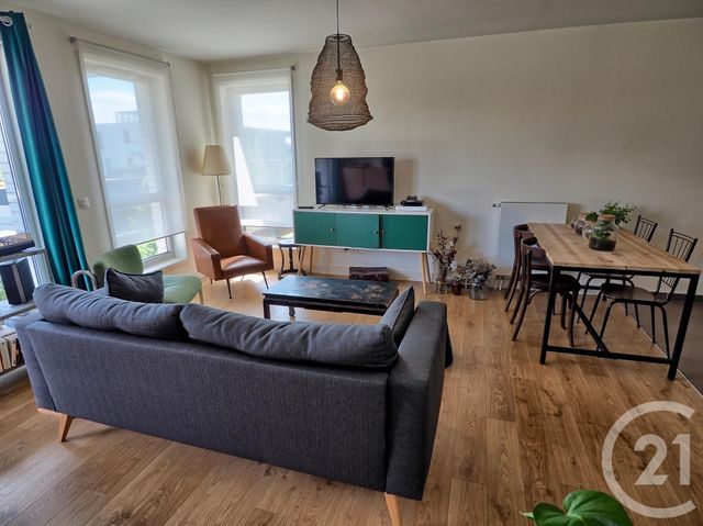 Afficher la photo en grand Appartement F3 à louer - 3 pièces - 61.9 m2 - LILLE - 59 - NORD-PAS-DE-CALAIS - Century 21 Vieux-Lille