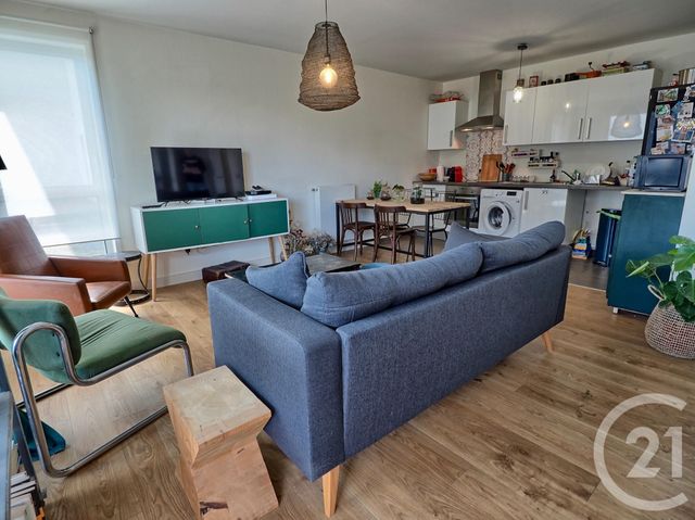 Afficher la photo en grand Appartement F3 à louer - 3 pièces - 61.9 m2 - LILLE - 59 - NORD-PAS-DE-CALAIS - Century 21 Vieux-Lille