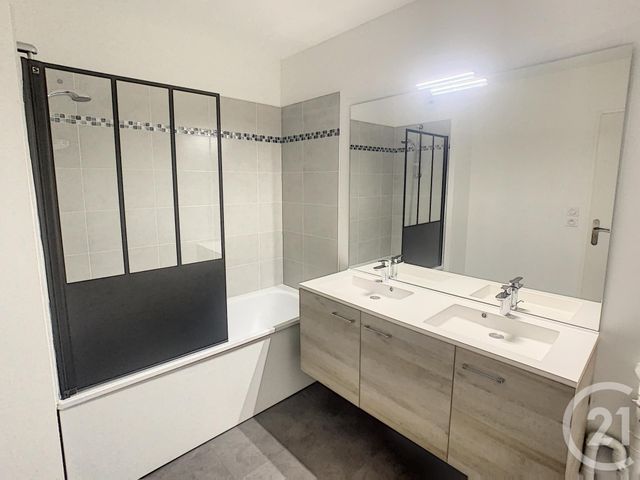Afficher la photo en grand Appartement F4 à vendre - 4 pièces - 95.5 m2 - LILLE - 59 - NORD-PAS-DE-CALAIS - Century 21 Vieux-Lille
