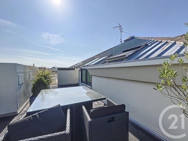 Afficher la photo en grand Appartement T3 à vendre - 3 pièces - 75.4 m2 - LILLE - 59 - NORD-PAS-DE-CALAIS - Century 21 Vieux-Lille