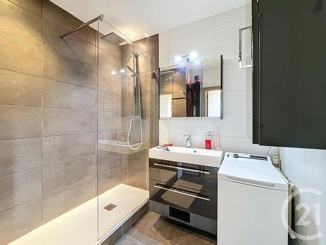 Afficher la photo en grand Appartement T3 à vendre - 3 pièces - 75.4 m2 - LILLE - 59 - NORD-PAS-DE-CALAIS - Century 21 Vieux-Lille