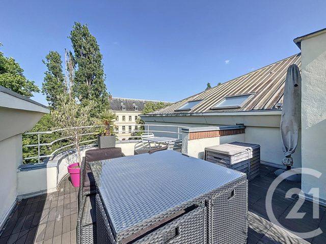 Afficher la photo en grand Appartement T3 à vendre - 3 pièces - 75.4 m2 - LILLE - 59 - NORD-PAS-DE-CALAIS - Century 21 Vieux-Lille