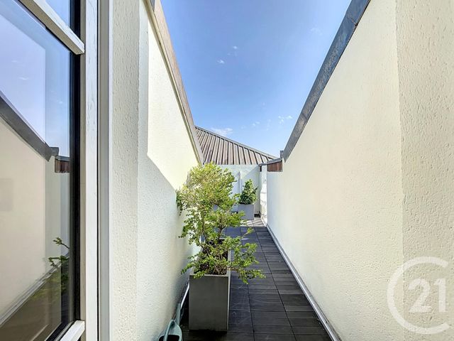 Afficher la photo en grand Appartement T3 à vendre - 3 pièces - 75.4 m2 - LILLE - 59 - NORD-PAS-DE-CALAIS - Century 21 Vieux-Lille