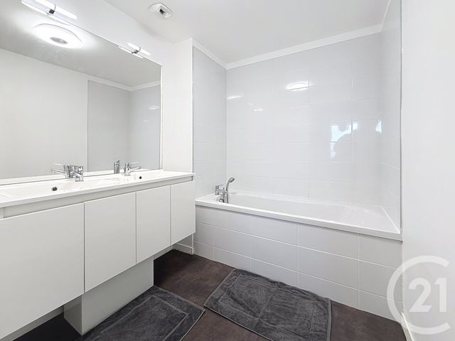 Afficher la photo en grand Appartement T4 à louer - 4 pièces - 84.86 m2 - LILLE - 59 - NORD-PAS-DE-CALAIS - Century 21 Vieux-Lille