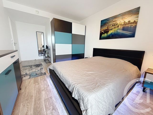 Afficher la photo en grand Appartement T4 à louer - 4 pièces - 84.86 m2 - LILLE - 59 - NORD-PAS-DE-CALAIS - Century 21 Vieux-Lille