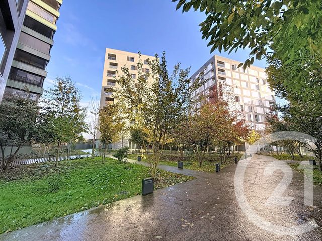Afficher la photo en grand Appartement T4 à louer - 4 pièces - 84.86 m2 - LILLE - 59 - NORD-PAS-DE-CALAIS - Century 21 Vieux-Lille