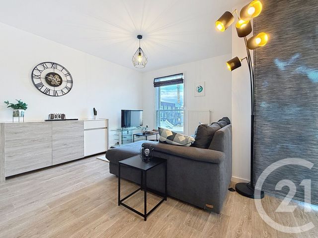 Afficher la photo en grand Appartement T4 à louer - 4 pièces - 84.86 m2 - LILLE - 59 - NORD-PAS-DE-CALAIS - Century 21 Vieux-Lille