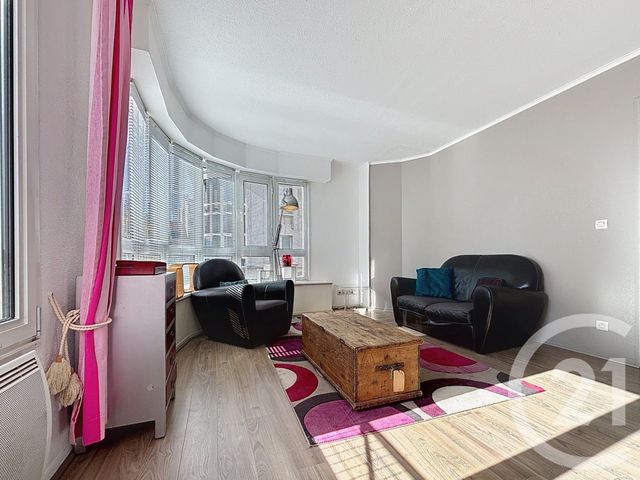 Afficher la photo en grand Appartement T2 à louer - 2 pièces - 38.9 m2 - LILLE - 59 - NORD-PAS-DE-CALAIS - Century 21 Vieux-Lille