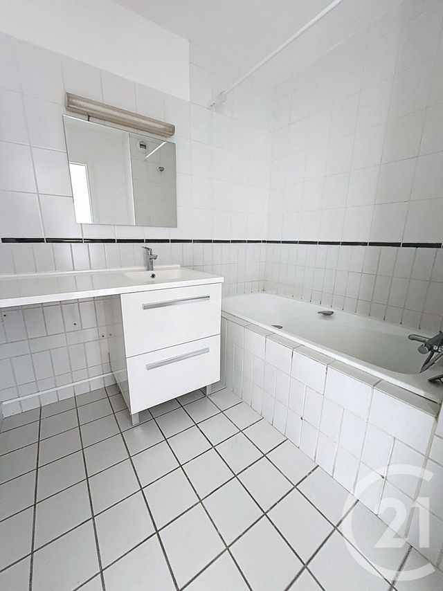 Afficher la photo en grand Appartement T2 à louer - 2 pièces - 59.18 m2 - LILLE - 59 - NORD-PAS-DE-CALAIS - Century 21 Vieux-Lille