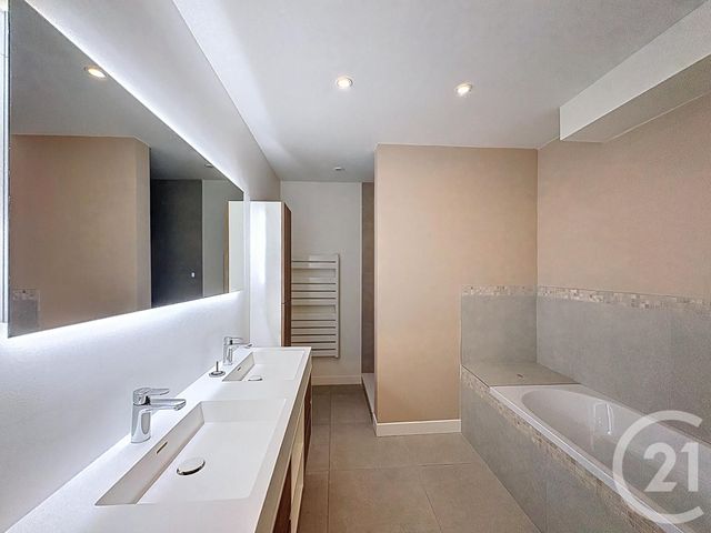 Appartement T3 à vendre - 3 pièces - 74.0 m2 - LILLE - 59 - NORD-PAS-DE-CALAIS - Century 21 Vieux-Lille