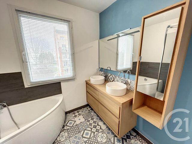 Appartement T3 à louer - 3 pièces - 81.41 m2 - LILLE - 59 - NORD-PAS-DE-CALAIS - Century 21 Vieux-Lille