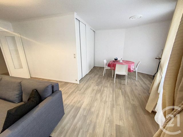Appartement T3 à louer - 3 pièces - 76.54 m2 - LILLE - 59 - NORD-PAS-DE-CALAIS - Century 21 Vieux-Lille