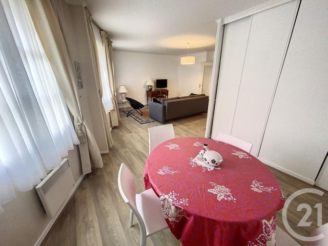 Appartement T3 à louer - 3 pièces - 76.54 m2 - LILLE - 59 - NORD-PAS-DE-CALAIS - Century 21 Vieux-Lille