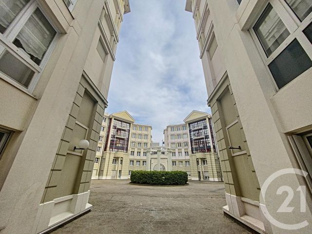 Appartement T3 à louer - 3 pièces - 76.54 m2 - LILLE - 59 - NORD-PAS-DE-CALAIS - Century 21 Vieux-Lille