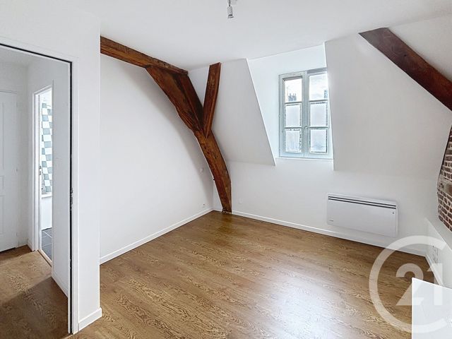 Appartement T1 à louer - 1 pièce - 65.0 m2 - LILLE - 59 - NORD-PAS-DE-CALAIS - Century 21 Vieux-Lille