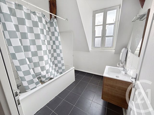 Appartement T1 à louer - 1 pièce - 65.0 m2 - LILLE - 59 - NORD-PAS-DE-CALAIS - Century 21 Vieux-Lille