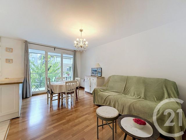 Appartement T2 à louer - 2 pièces - 41.32 m2 - LILLE - 59 - NORD-PAS-DE-CALAIS - Century 21 Vieux-Lille