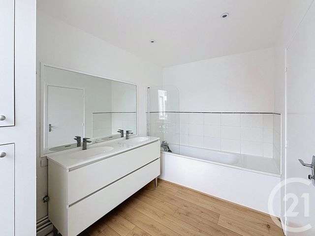 Appartement T3 à louer - 4 pièces - 76.64 m2 - LILLE - 59 - NORD-PAS-DE-CALAIS - Century 21 Vieux-Lille