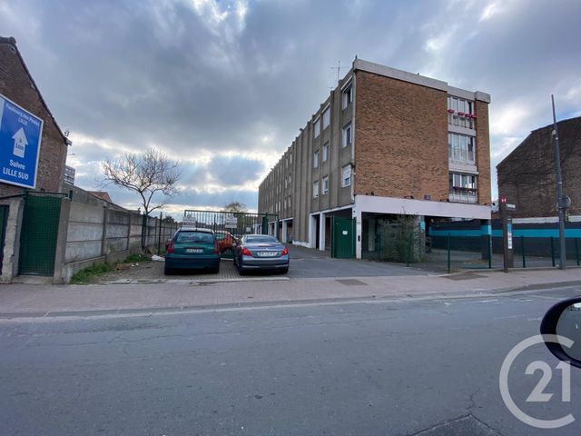 Afficher la photo en grand parking à vendre - 6.0 m2 - LILLE - 59 - NORD-PAS-DE-CALAIS - Century 21 Vieux-Lille