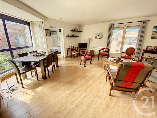 Appartement T3 à vendre - 3 pièces - 81.57 m2 - LILLE - 59 - NORD-PAS-DE-CALAIS - Century 21 Vieux-Lille Appartement T3 à vendre - 3 pièces - 81.57 m2 - LILLE - 59 - NORD-PAS-DE-CALAIS - Century 21 Vieux-Lille