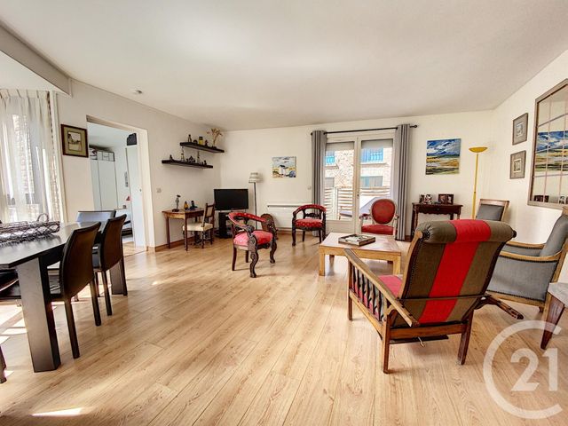 Appartement T3 à vendre - 3 pièces - 81.57 m2 - LILLE - 59 - NORD-PAS-DE-CALAIS - Century 21 Vieux-Lille Appartement T3 à vendre - 3 pièces - 81.57 m2 - LILLE - 59 - NORD-PAS-DE-CALAIS - Century 21 Vieux-Lille
