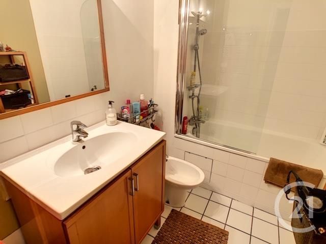Afficher la photo en grand Appartement T4 à vendre - 4 pièces - 111.1 m2 - LILLE - 59 - NORD-PAS-DE-CALAIS - Century 21 Vieux-Lille