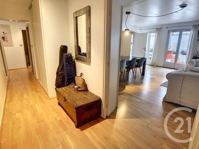 Afficher la photo en grand Appartement T4 à vendre - 4 pièces - 111.1 m2 - LILLE - 59 - NORD-PAS-DE-CALAIS - Century 21 Vieux-Lille
