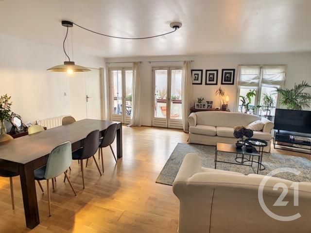 Afficher la photo en grand Appartement T4 à vendre - 4 pièces - 111.1 m2 - LILLE - 59 - NORD-PAS-DE-CALAIS - Century 21 Vieux-Lille