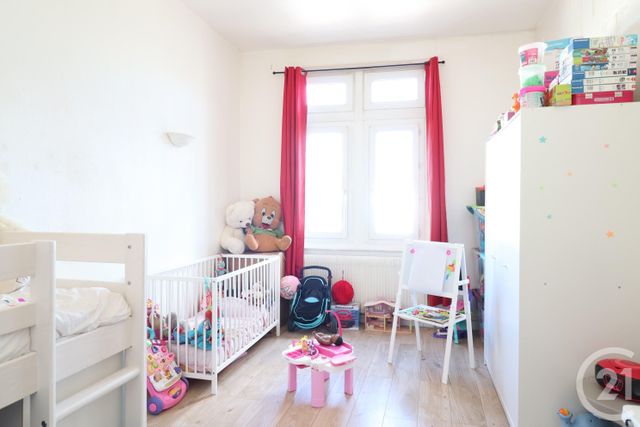 Afficher la photo en grand Appartement F4 à vendre - 4 pièces - 100.5 m2 - ARMENTIERES - 59 - NORD-PAS-DE-CALAIS - Century 21 Vieux-Lille