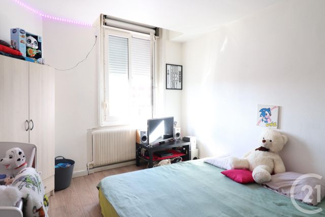 Afficher la photo en grand Appartement F4 à vendre - 4 pièces - 100.5 m2 - ARMENTIERES - 59 - NORD-PAS-DE-CALAIS - Century 21 Vieux-Lille